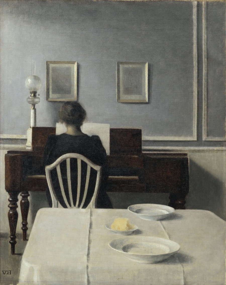Vilhelm Hammershøi Interior con mujer al piano, Strandgade 30, 1901 (Interior with Woman at the Piano) Óleo sobre lienzo. 55,9 x 45,1 cm Colección privada